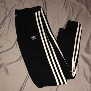 Adidas 3 stripe leggings- size medium!